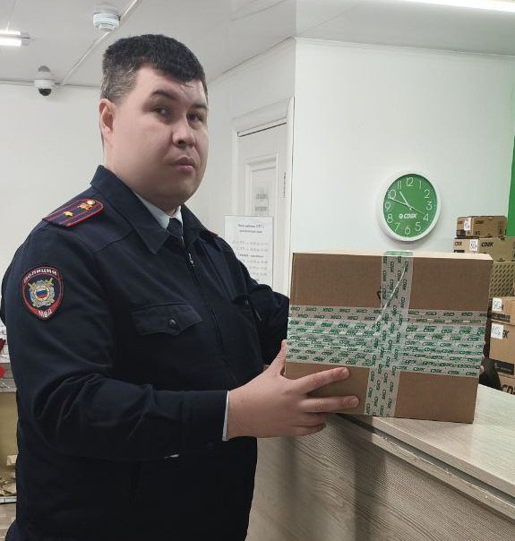 В Ульяновске полицейские продолжают исполнять мечты детей в рамках Всероссийской акции «Елка Желаний» В Ульяновске полицейские продолжают исполнять мечты детей в рамках Всероссийской акции «Елка Желаний»