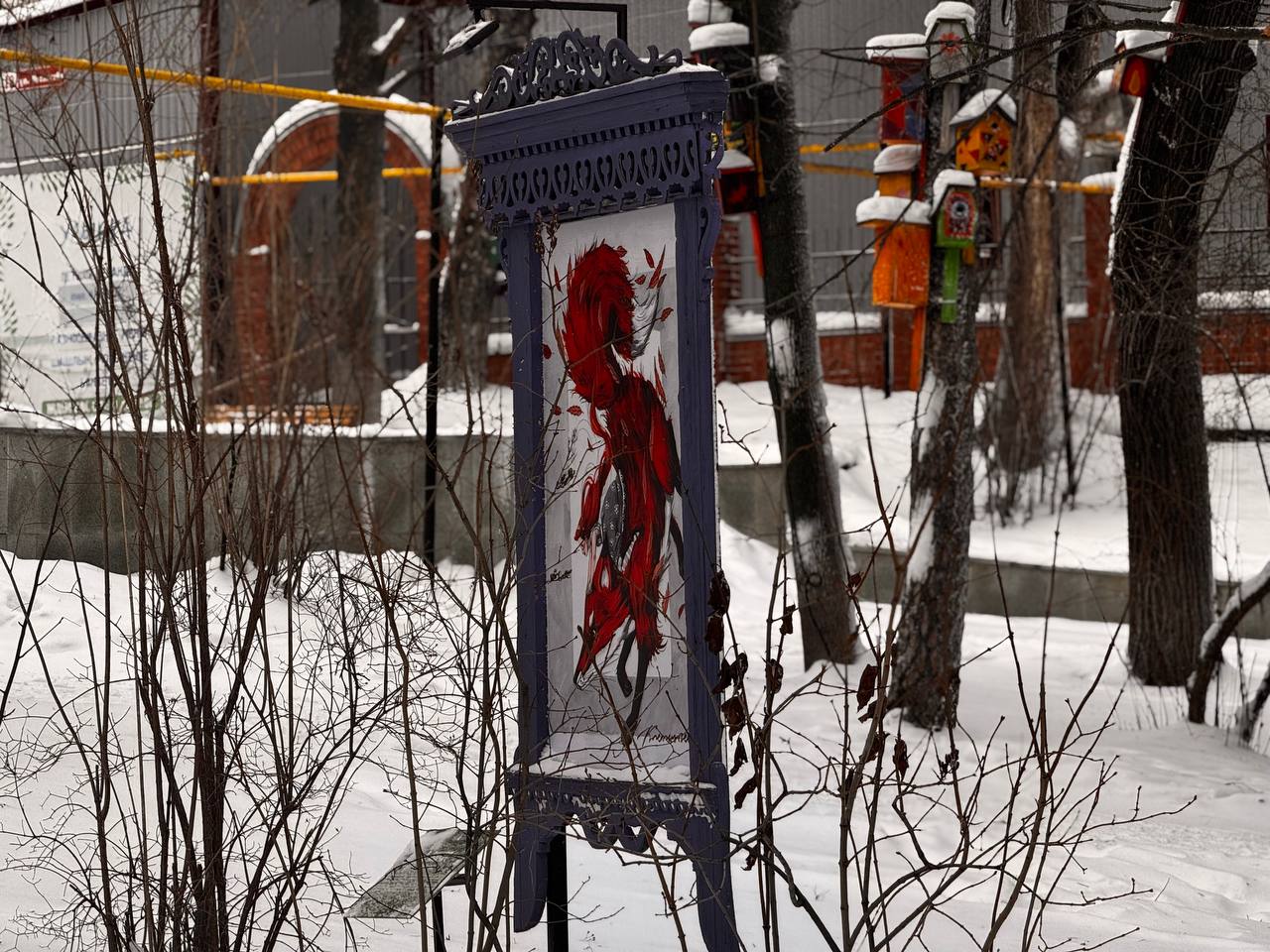 Во Владимирском саду в эти минуты проходит экскурсия по музею наличников Симбирска-Ульяновска под открытым небом — самая масштабная из всех, которые проходили здесь ранее Во Владимирском саду в эти минуты проходит экскурсия по музею наличников Симбирска-Ульяновска под открытым небом — самая масштабная из всех, которые проходили здесь ранее