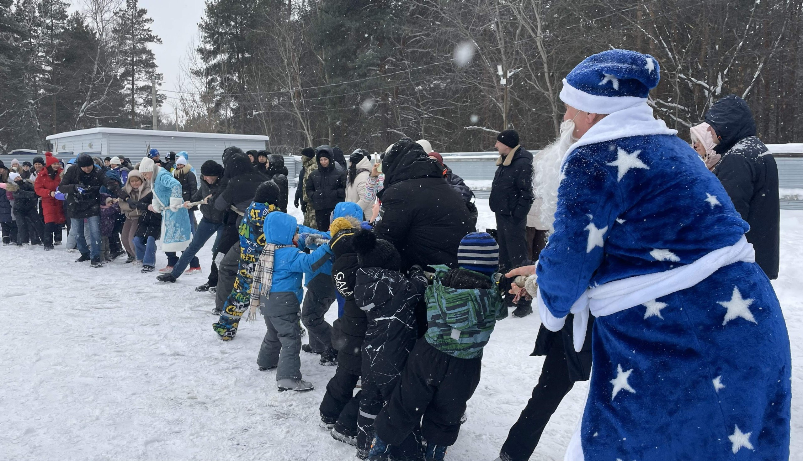 В Ульяновске полицейские и их семьи отметили Новый год спортивным праздником в рамках акции «Полицейский Дед Мороз» В Ульяновске полицейские и их семьи отметили Новый год спортивным праздником в рамках акции «Полицейский Дед Мороз»