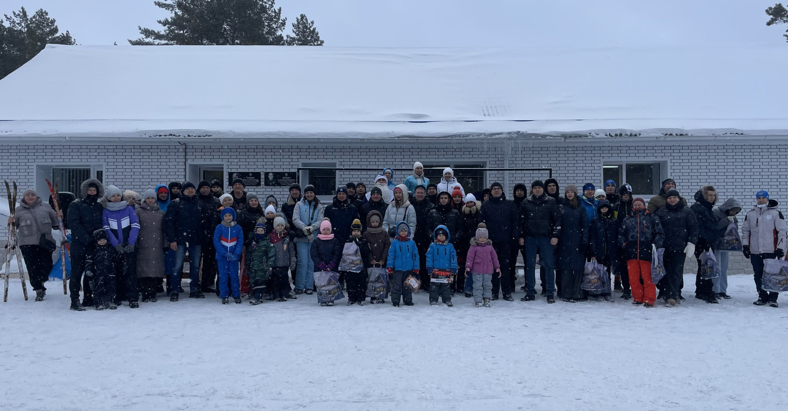 В Ульяновске полицейские и их семьи отметили Новый год спортивным праздником в рамках акции «Полицейский Дед Мороз» В Ульяновске полицейские и их семьи отметили Новый год спортивным праздником в рамках акции «Полицейский Дед Мороз»