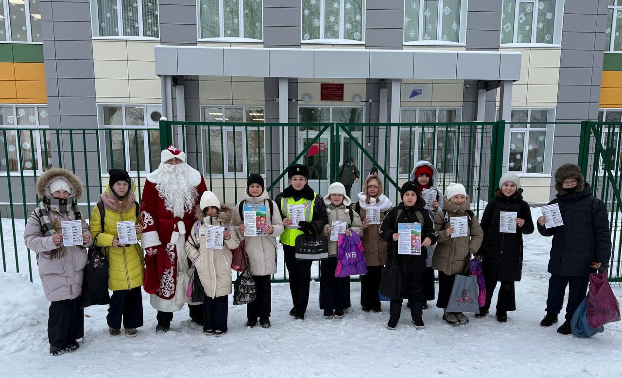 В ходе мероприятия вблизи нерегулируемых пешеходных переходов организаторы мероприятия провели профилактические беседы с несовершеннолетними участниками дорожного движения и их родителями об особенностях перехода проезжей...