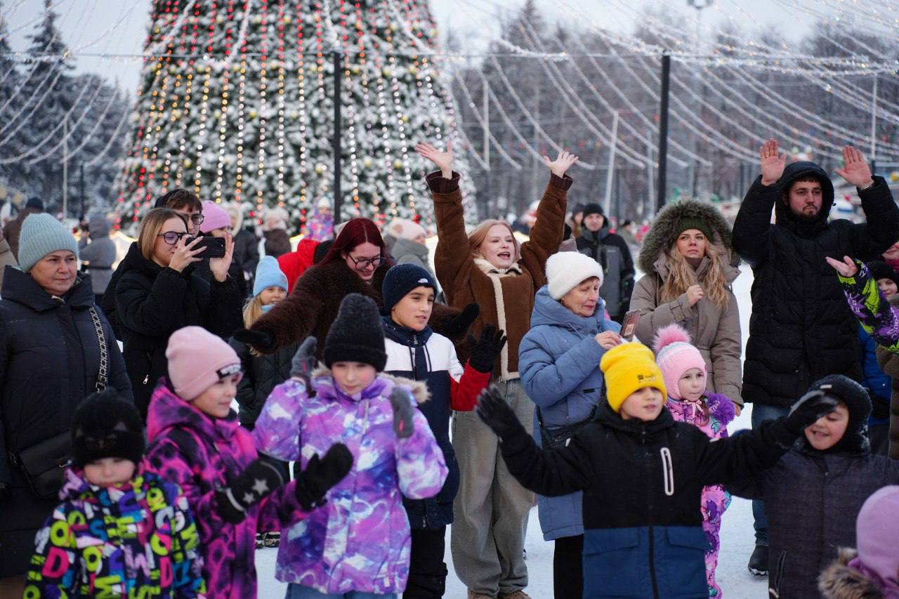 Сегодня на Соборной площади была организована игровая программа для юных ульяновцев Сегодня на Соборной площади была организована игровая программа для юных ульяновцев