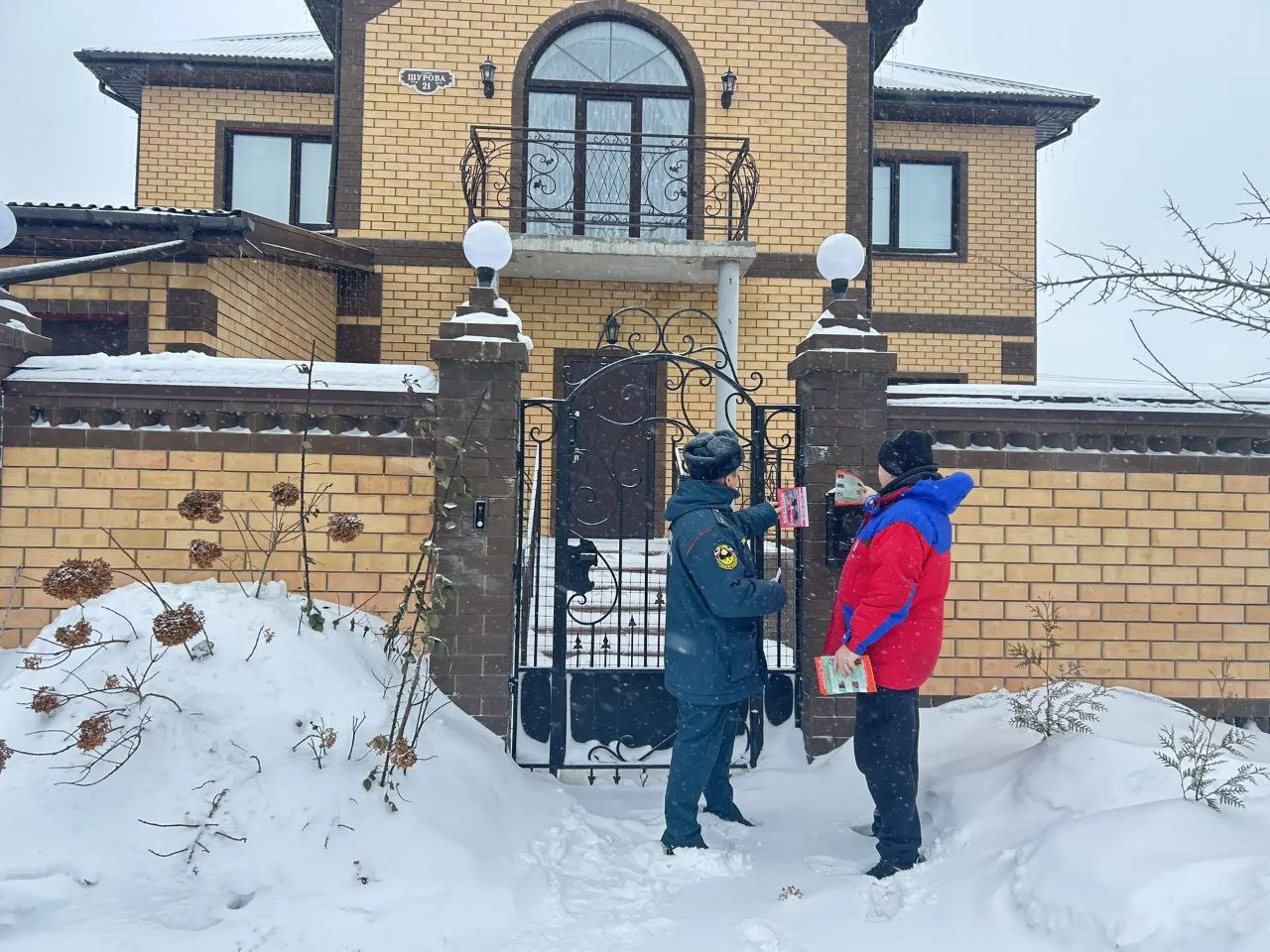На улице Шурова прошёл противопожарный рейд На улице Шурова прошёл противопожарный рейд