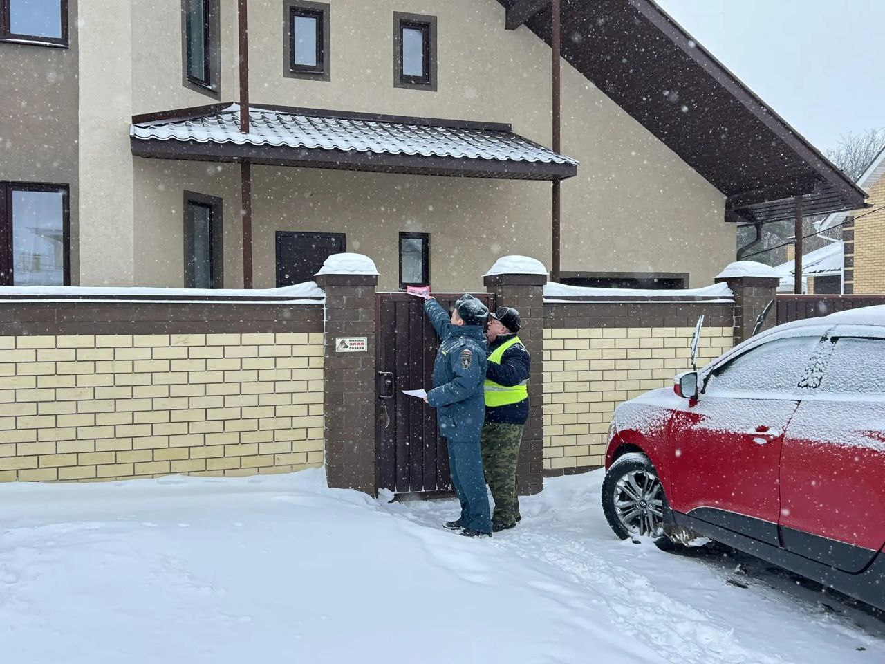На улице Шурова прошёл противопожарный рейд На улице Шурова прошёл противопожарный рейд