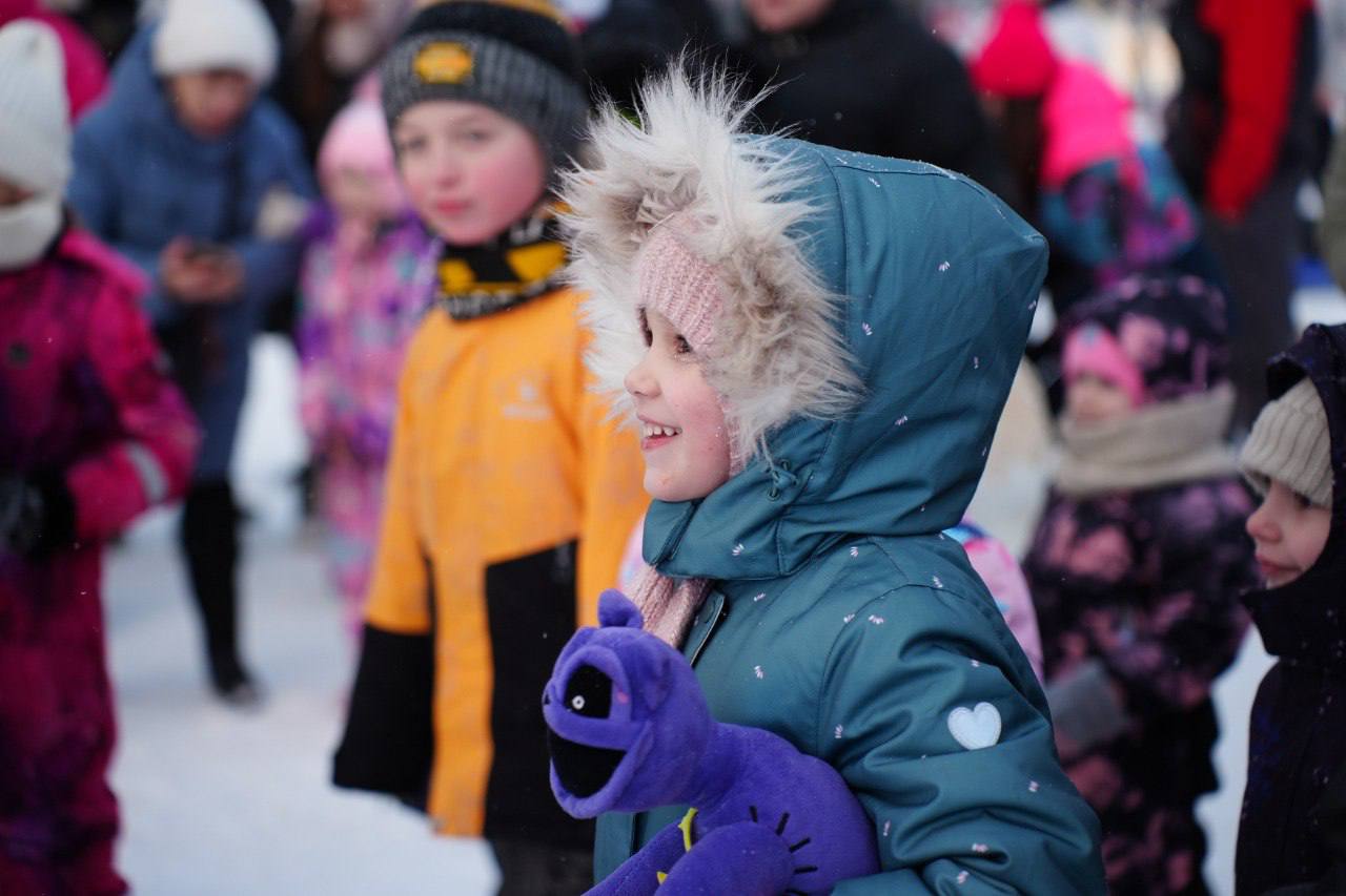 Сегодня на Соборной площади была организована игровая программа для юных ульяновцев Сегодня на Соборной площади была организована игровая программа для юных ульяновцев