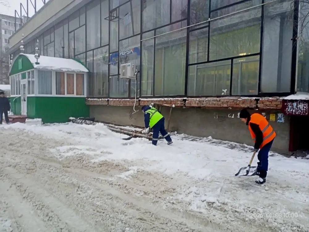 Продолжается работа по уборке снега в Засвияжском районе Продолжается работа по уборке снега в Засвияжском районе