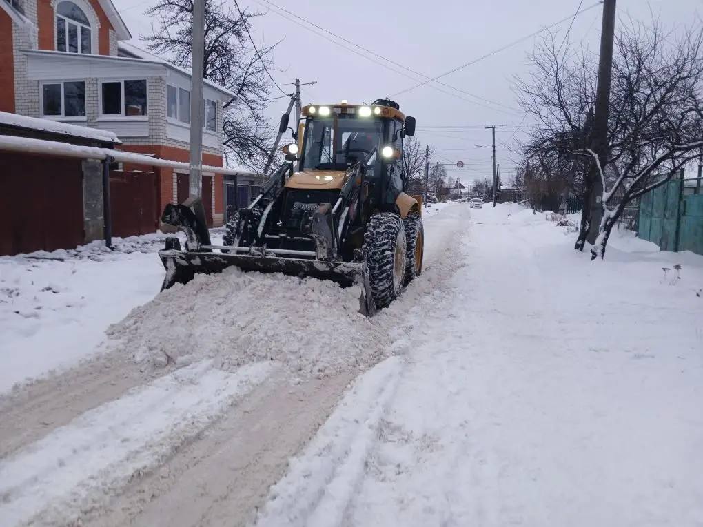 Продолжается работа по уборке снега в Засвияжском районе