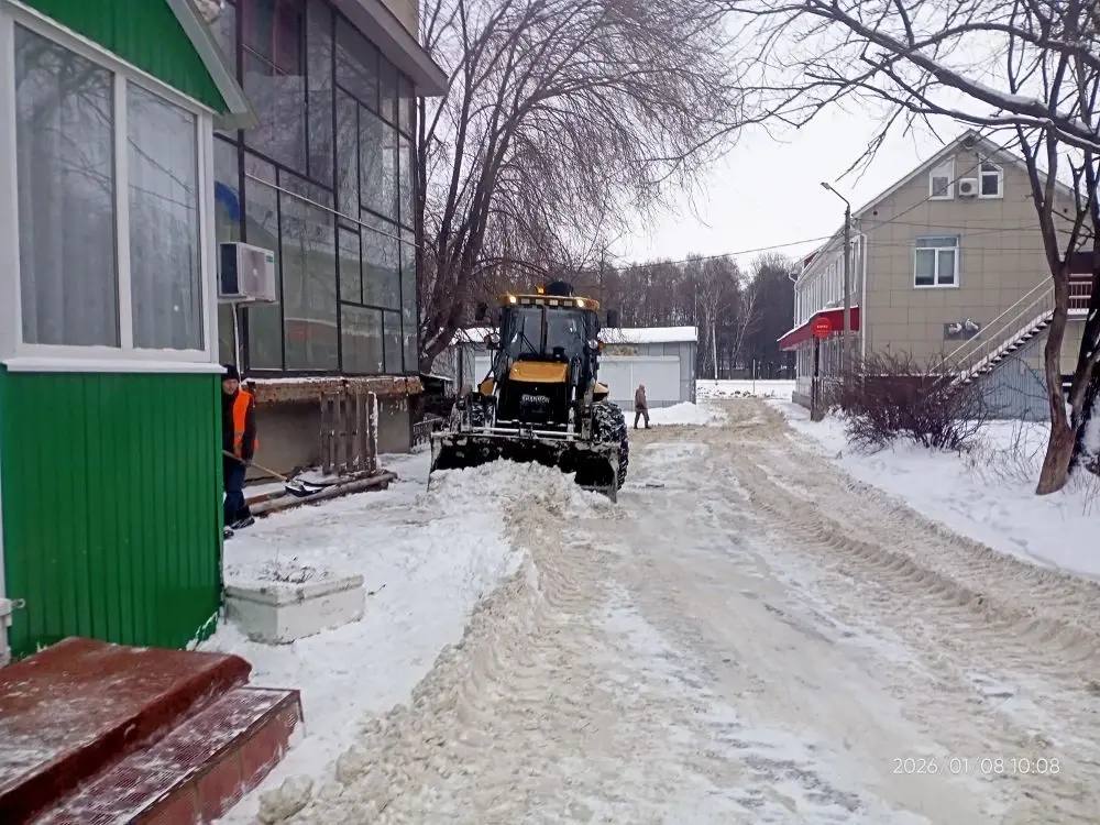 Продолжается работа по уборке снега в Засвияжском районе Продолжается работа по уборке снега в Засвияжском районе