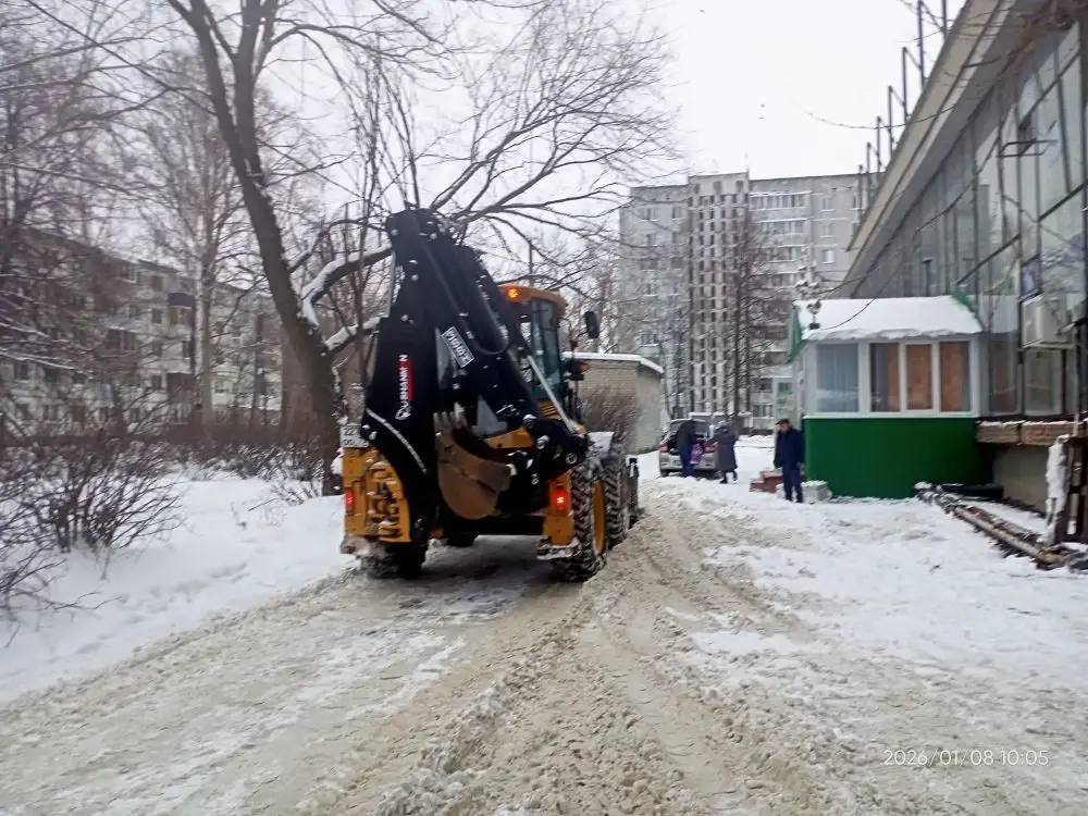 Продолжается работа по уборке снега в Засвияжском районе Продолжается работа по уборке снега в Засвияжском районе