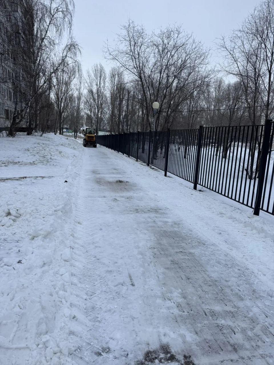 Про очистку дорог. Специализированная техника МБУ «Дорремстрой» задействована для уборки улично-дорожной сети: проводится подметание проезжей части и расчистка пешеходных зон, продолжается вывоз снега Про очистку дорог. Специализированная техника МБУ «Дорремстрой» задействована для уборки улично-дорожной сети: проводится подметание проезжей части и расчистка пешеходных зон, продолжается вывоз снега