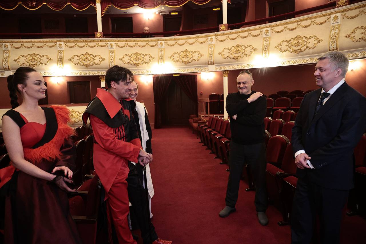 Алексей Русских: Артисты Ульяновского драматического, Молодежного, «NEБОЛЬШОГО» театров и эстрадного балета «Экситон» совсем скоро отправятся на гастроли в Москву Алексей Русских: Артисты Ульяновского драматического, Молодежного, «NEБОЛЬШОГО» театров и эстрадного балета «Экситон» совсем скоро отправятся на гастроли в Москву