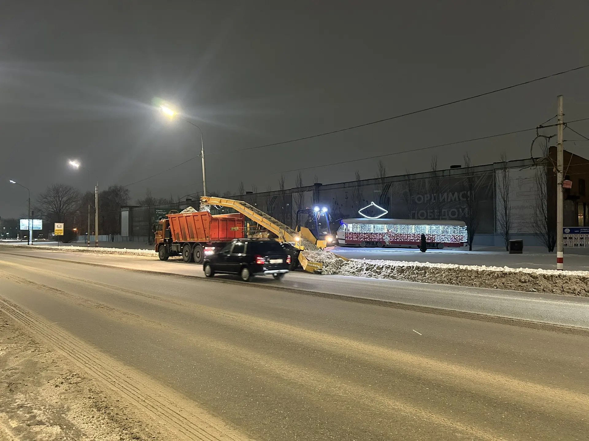 9 января улицы Ульяновска очищали 172 единицы спецтехники 9 января улицы Ульяновска очищали 172 единицы спецтехники