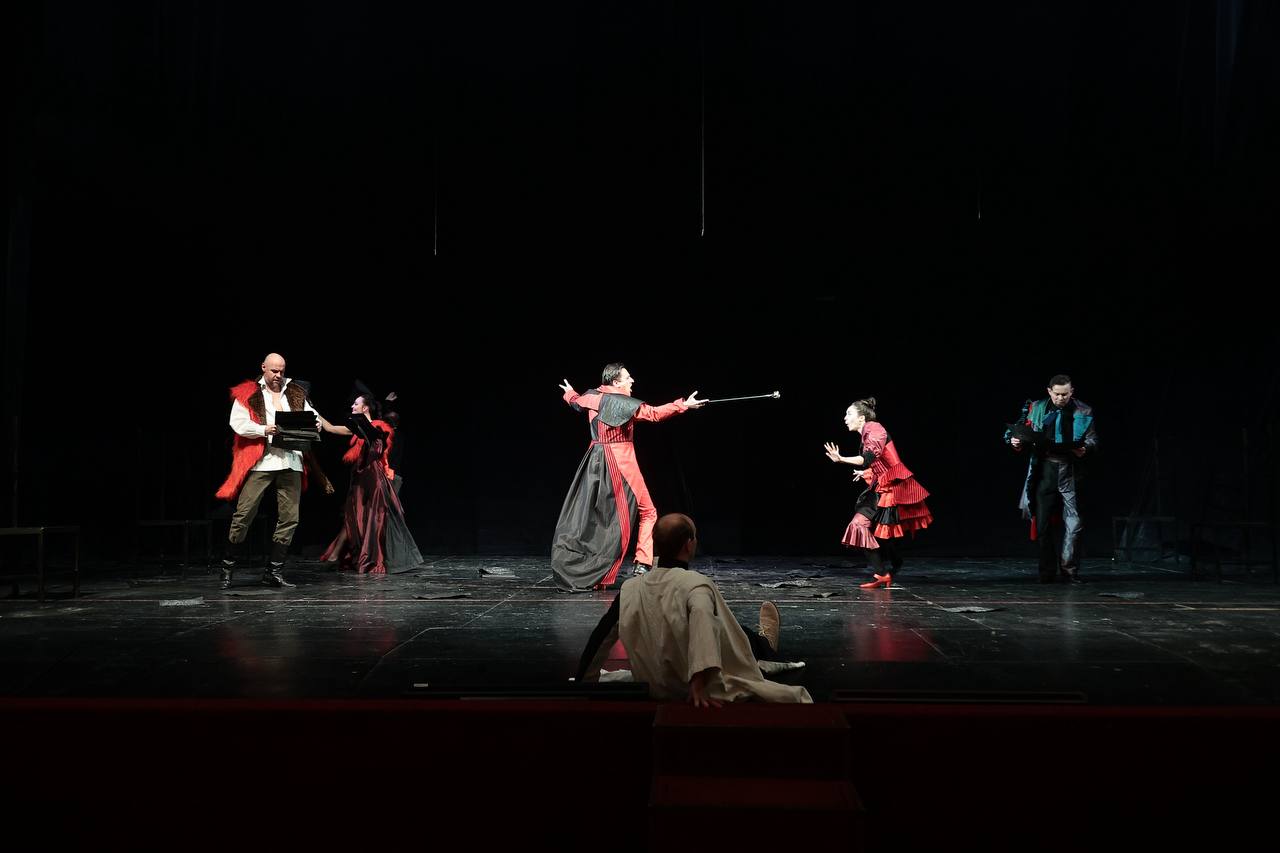 Алексей Русских: Артисты Ульяновского драматического, Молодежного, «NEБОЛЬШОГО» театров и эстрадного балета «Экситон» совсем скоро отправятся на гастроли в Москву Алексей Русских: Артисты Ульяновского драматического, Молодежного, «NEБОЛЬШОГО» театров и эстрадного балета «Экситон» совсем скоро отправятся на гастроли в Москву