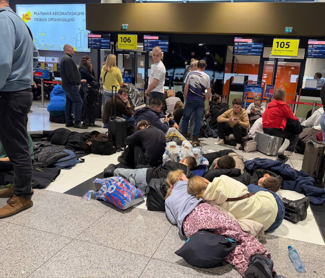 Обстановка в аэропорту Шереметьево на фоне неблагоприятных погодных условий Обстановка в аэропорту Шереметьево на фоне неблагоприятных погодных условий