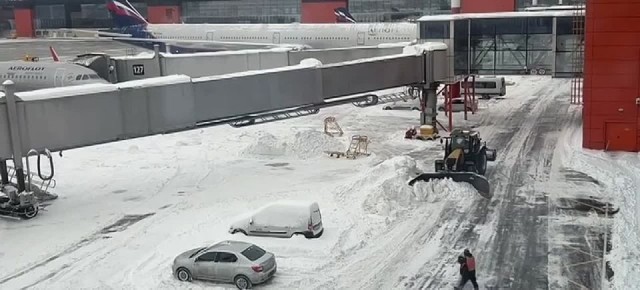 Обстановка в аэропорту Шереметьево на фоне неблагоприятных погодных условий