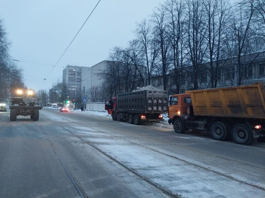 9 января улицы Ульяновска очищали 172 единицы спецтехники