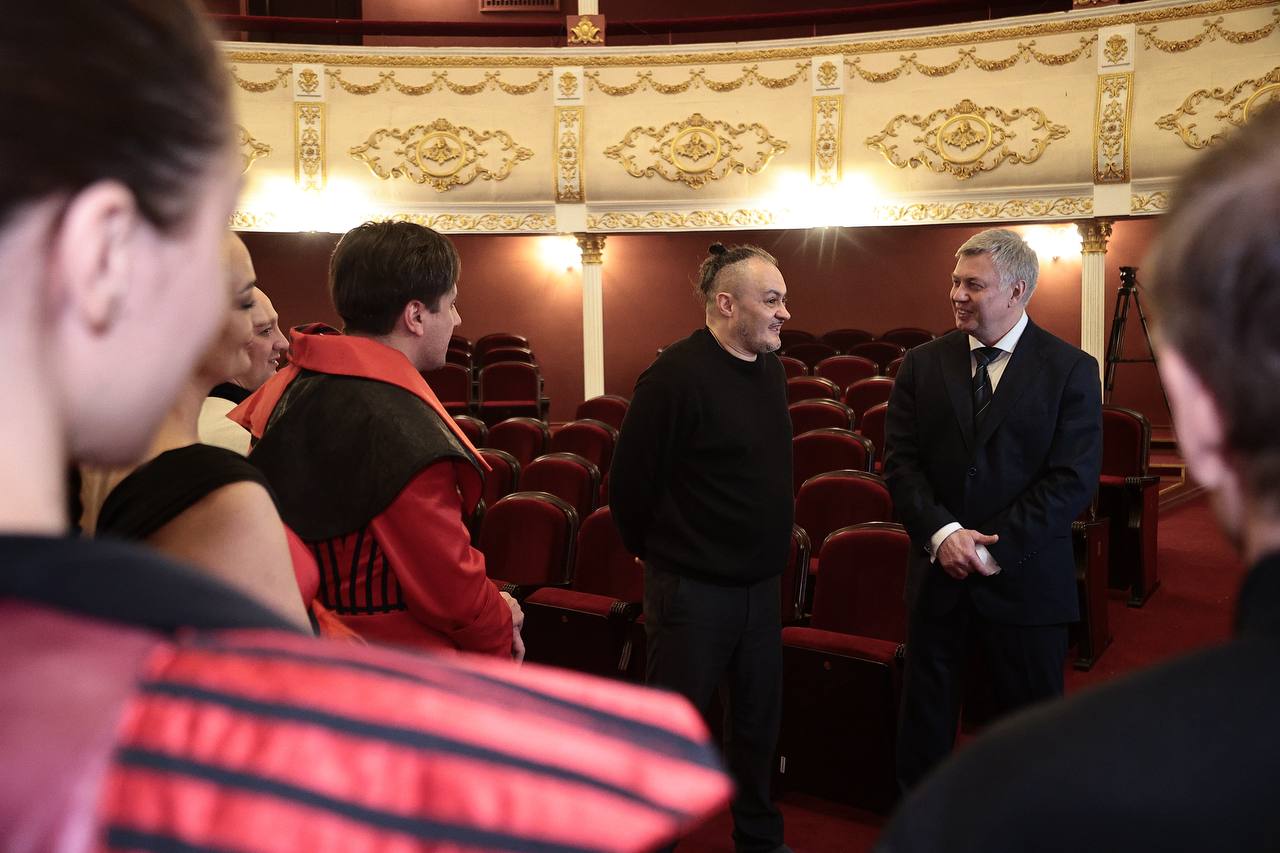 Алексей Русских: Артисты Ульяновского драматического, Молодежного, «NEБОЛЬШОГО» театров и эстрадного балета «Экситон» совсем скоро отправятся на гастроли в Москву Алексей Русских: Артисты Ульяновского драматического, Молодежного, «NEБОЛЬШОГО» театров и эстрадного балета «Экситон» совсем скоро отправятся на гастроли в Москву