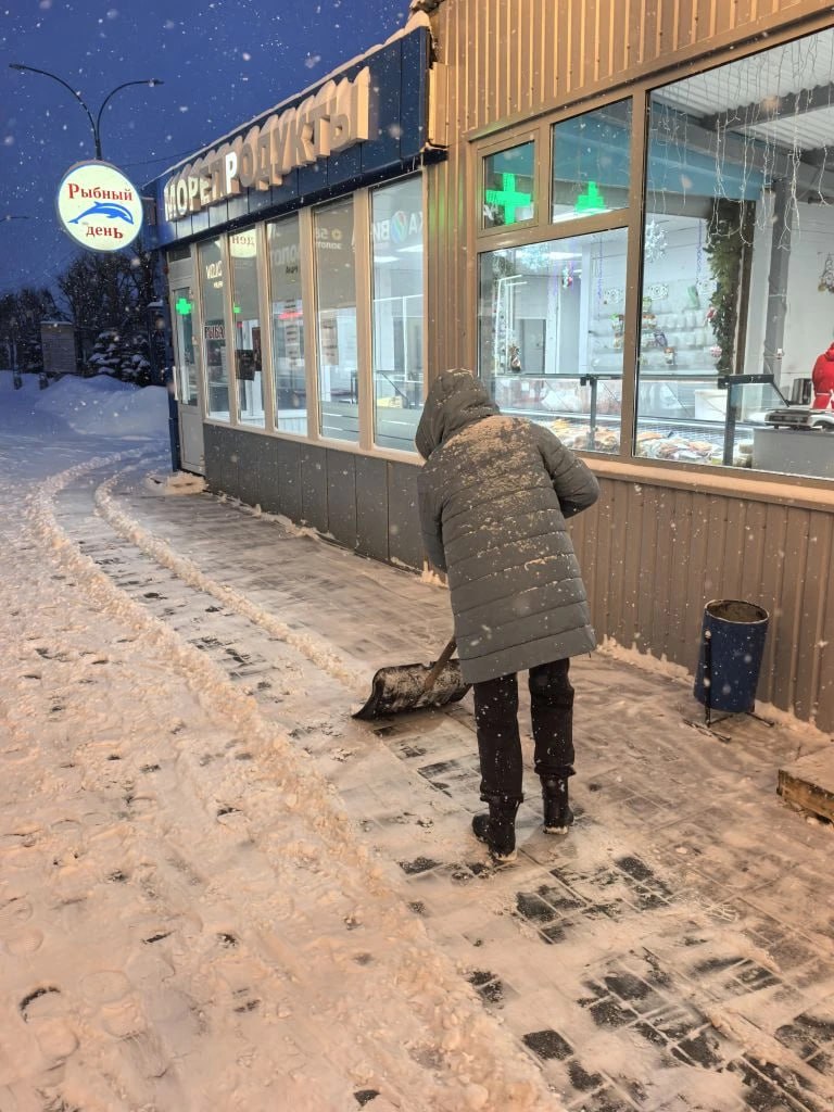 Уборка прилегающей территории — обязанность каждого собственника или арендатора Уборка прилегающей территории — обязанность каждого собственника или арендатора