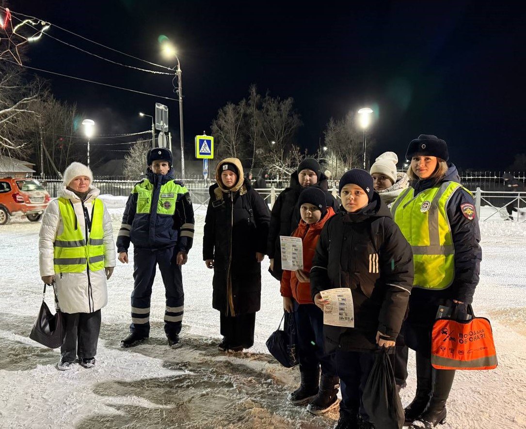 В ходе мероприятия вблизи нерегулируемых пешеходных переходов организаторы мероприятия провели профилактические беседы с несовершеннолетними участниками дорожного движения и их родителями об особенностях перехода проезжей... В ходе мероприятия вблизи нерегулируемых пешеходных переходов организаторы мероприятия провели профилактические беседы с несовершеннолетними участниками дорожного движения и их родителями об особенностях перехода проезжей...