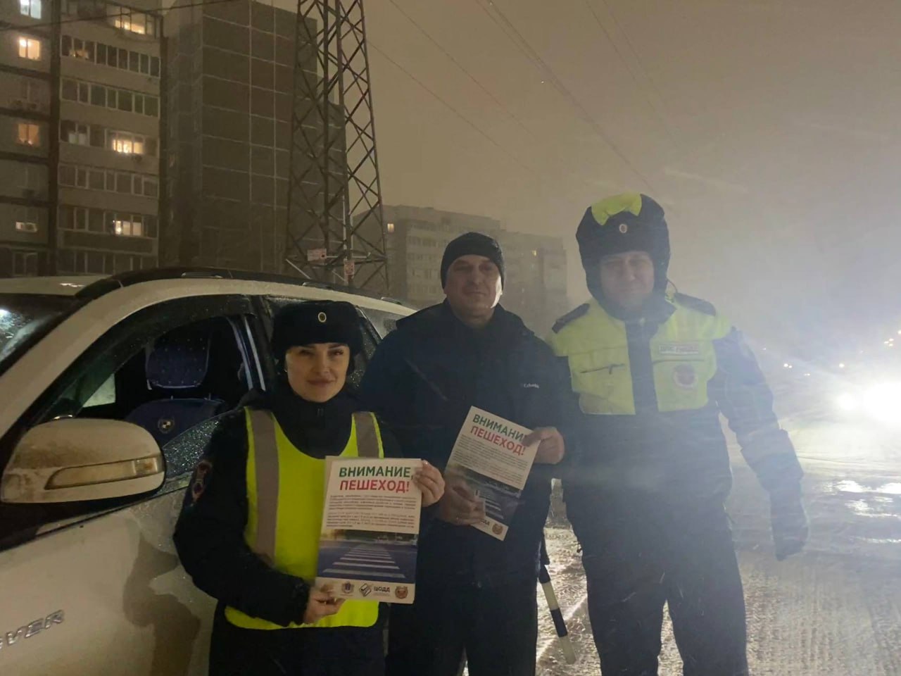 В ходе мероприятия вблизи нерегулируемых пешеходных переходов организаторы мероприятия провели профилактические беседы с несовершеннолетними участниками дорожного движения и их родителями об особенностях перехода проезжей... В ходе мероприятия вблизи нерегулируемых пешеходных переходов организаторы мероприятия провели профилактические беседы с несовершеннолетними участниками дорожного движения и их родителями об особенностях перехода проезжей...