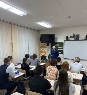 В рамках реализации мероприятий по правовому просвещению и правовому информированию прокурор гражданско-судебного отдела прокуратуры области Курушина А.А. встретилась с учащимися МБОУ «Средняя школа № 15» и ОГБОУ «Гимназия №...