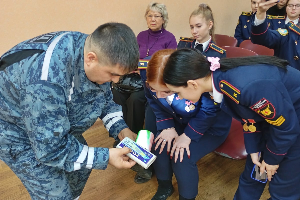 В Ульяновске сотрудники транспортной полиции провели экскурсию в рамках акции «Студенческий десант» В Ульяновске сотрудники транспортной полиции провели экскурсию в рамках акции «Студенческий десант»