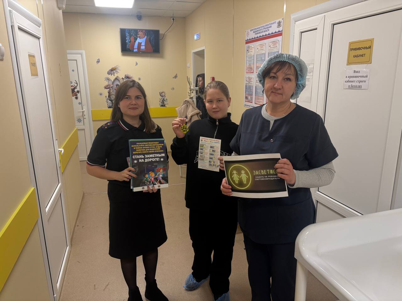 Самые маленькие участники областного мероприятия с огромным удовольствием показывали друг другу как правильно пристегиваться ремнем безопасности, рассказывали как нужно вести себя в салоне автомобиля и о том, что нельзя... Самые маленькие участники областного мероприятия с огромным удовольствием показывали друг другу как правильно пристегиваться ремнем безопасности, рассказывали как нужно вести себя в салоне автомобиля и о том, что нельзя...