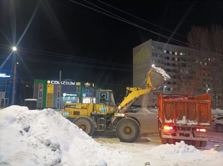 22 января улицы Ульяновска очищали 199 единиц спецтехники 22 января улицы Ульяновска очищали 199 единиц спецтехники