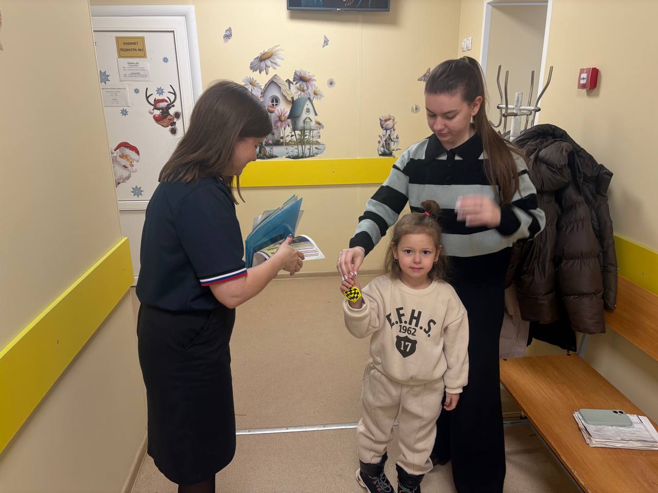 Самые маленькие участники областного мероприятия с огромным удовольствием показывали друг другу как правильно пристегиваться ремнем безопасности, рассказывали как нужно вести себя в салоне автомобиля и о том, что нельзя... Самые маленькие участники областного мероприятия с огромным удовольствием показывали друг другу как правильно пристегиваться ремнем безопасности, рассказывали как нужно вести себя в салоне автомобиля и о том, что нельзя...