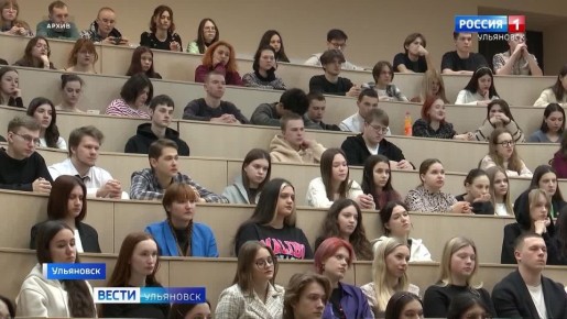 Для поддержки студенческих семей региона с 1 января этого года обучающиеся по любой форме обучения при рождении ребёнка смогут получить единовременную выплату в размере 200 тысяч рублей