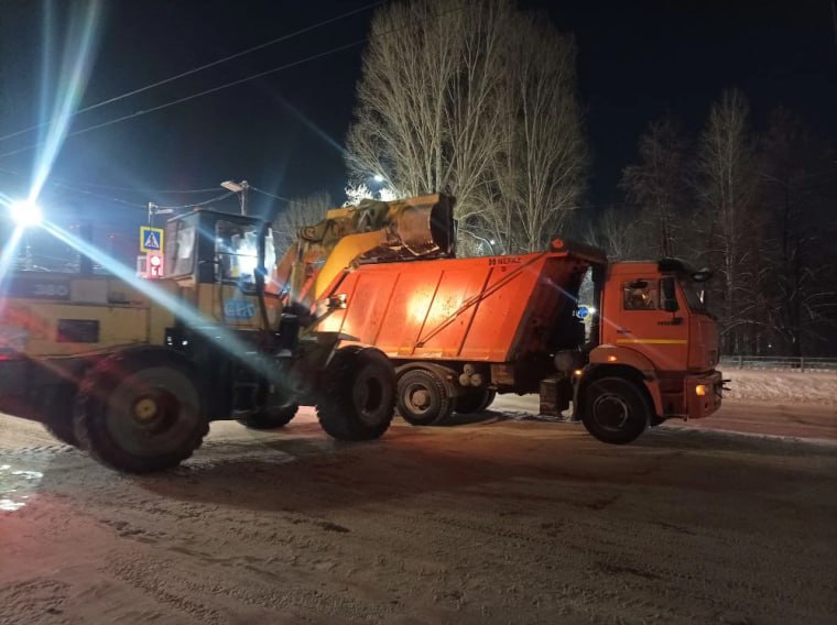 22 января улицы Ульяновска очищали 199 единиц спецтехники 22 января улицы Ульяновска очищали 199 единиц спецтехники