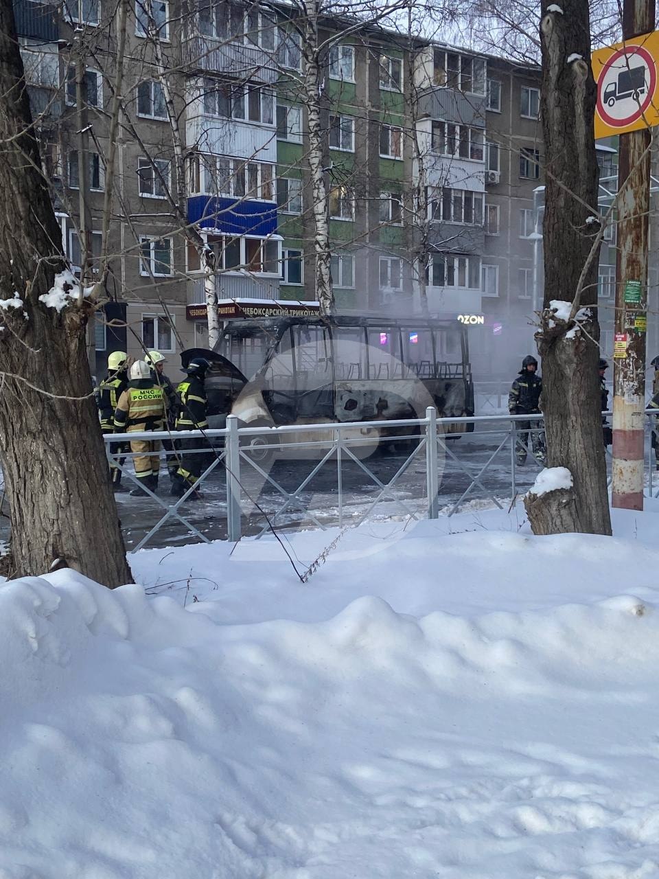 Маршрутка сгорела этим утром на перекрёстке улиц Богдана Хмельницкого и Рябикова