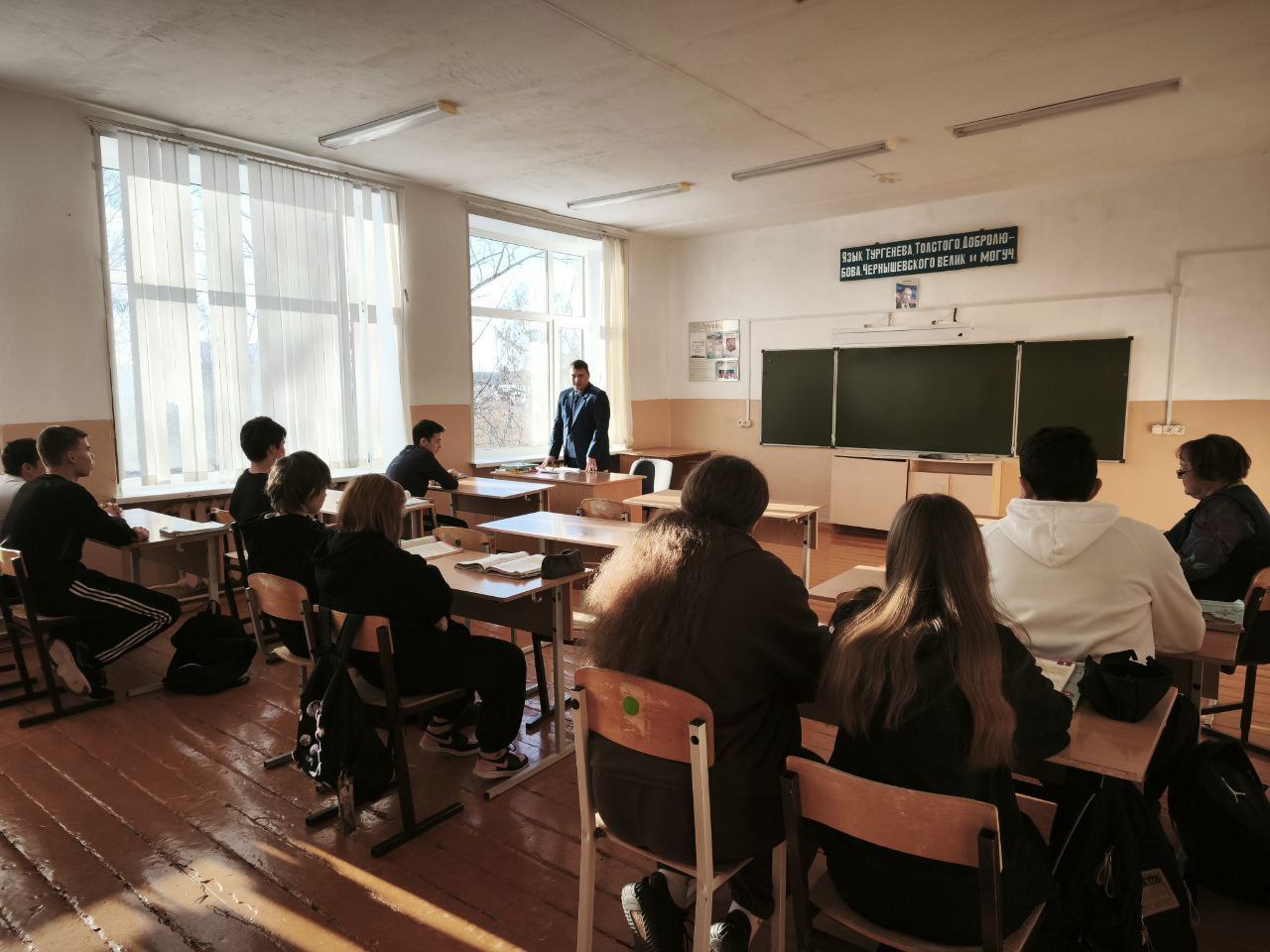 В рамках реализации мероприятий по правовому просвещению и правовому информированию заместитель прокурора Барышского района Веткасов А.С. встретился с учащимися старших классов МОУ "Средняя общеобразовательная школа с. Калда" В рамках реализации мероприятий по правовому просвещению и правовому информированию заместитель прокурора Барышского района Веткасов А.С. встретился с учащимися старших классов МОУ "Средняя общеобразовательная школа с. Калда"