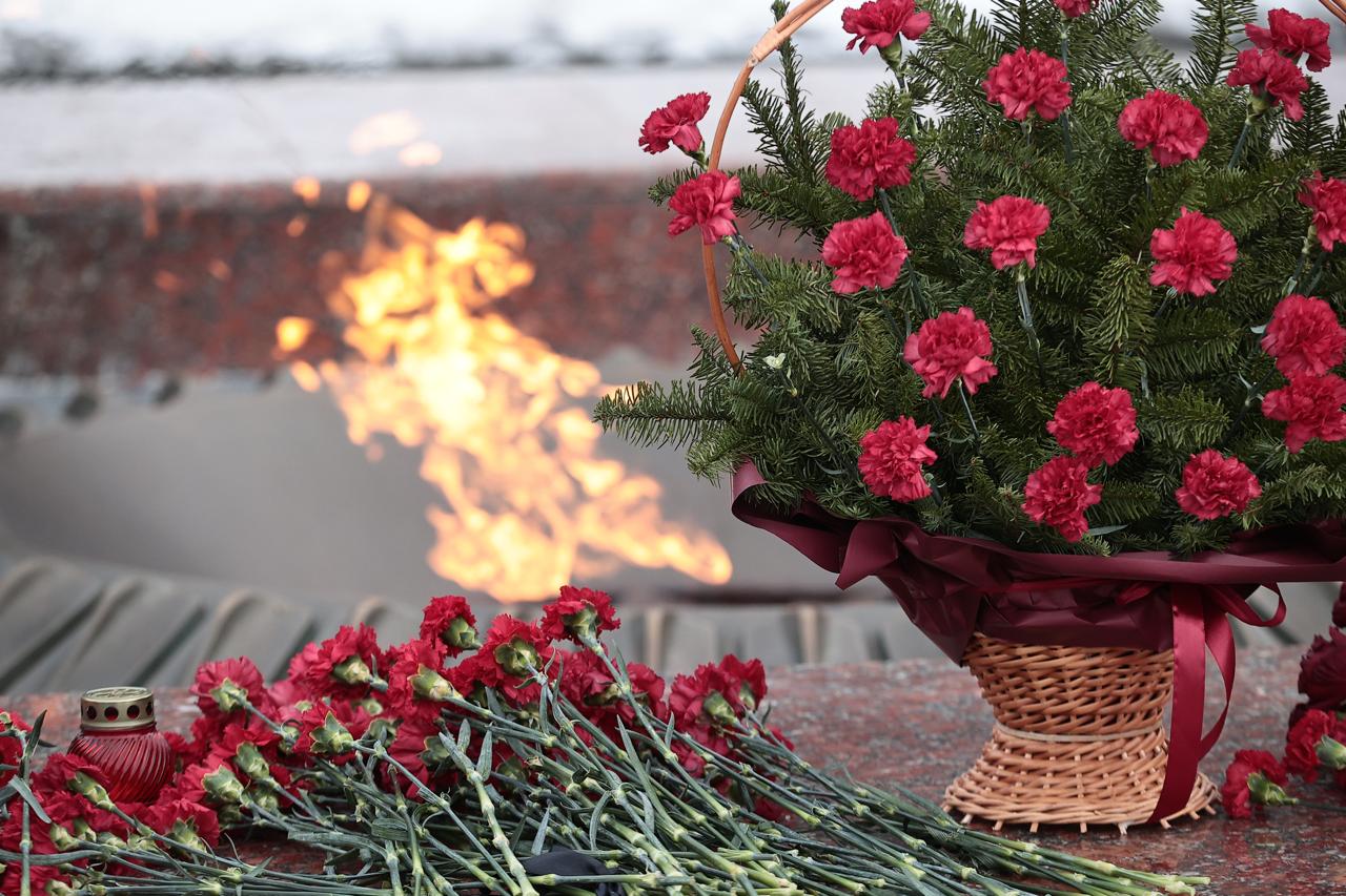 Фоторепортаж церемонии возложения цветов Фоторепортаж церемонии возложения цветов