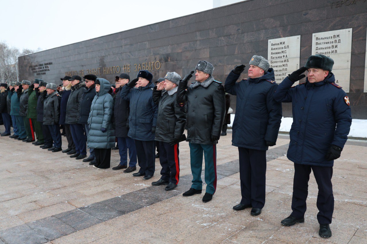 Руководство регионального УМВД приняло участие в митинге – реквиеме, посвященном 82-й годовщине освобождения Ленинграда от фашистской блокады Руководство регионального УМВД приняло участие в митинге – реквиеме, посвященном 82-й годовщине освобождения Ленинграда от фашистской блокады