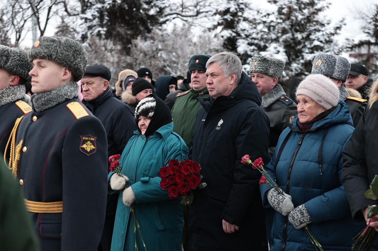 Фоторепортаж церемонии возложения цветов