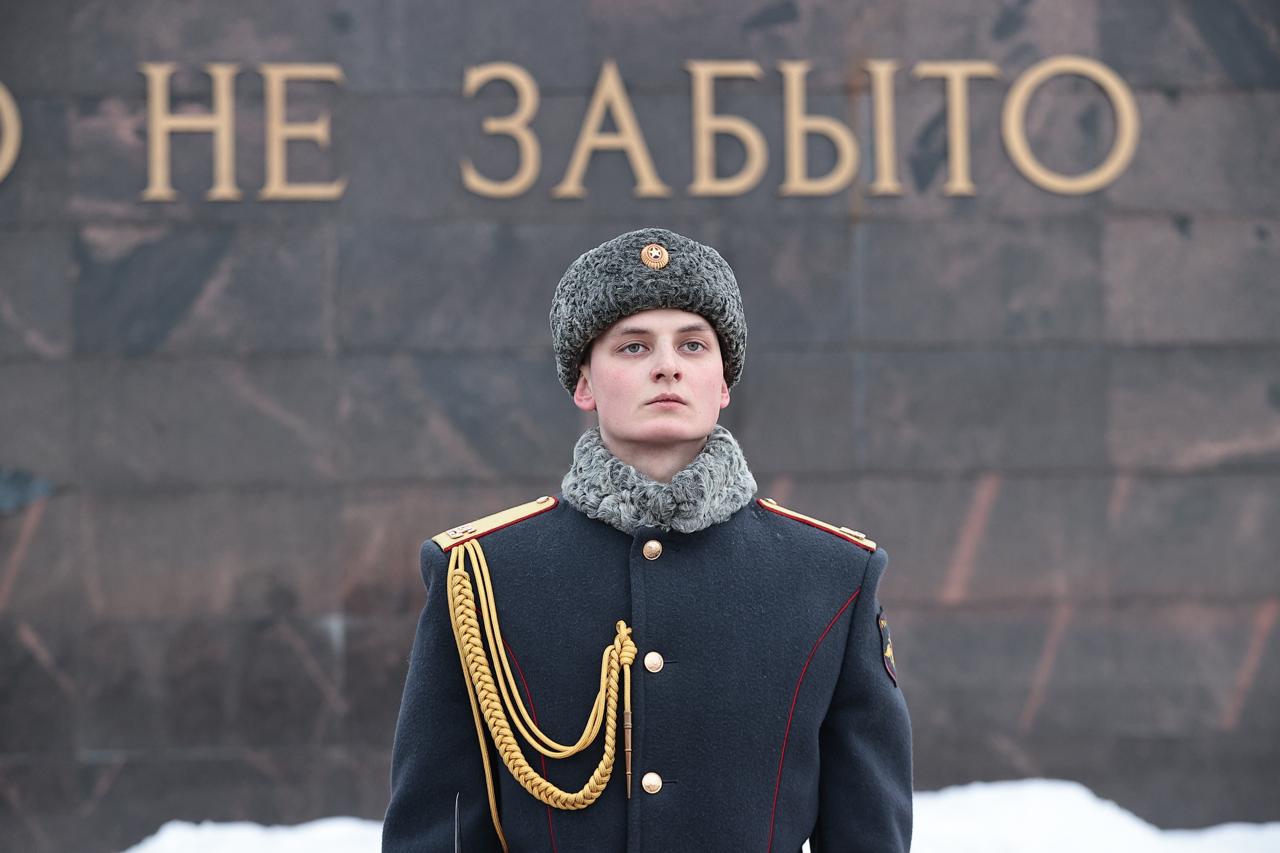 Фоторепортаж церемонии возложения цветов Фоторепортаж церемонии возложения цветов