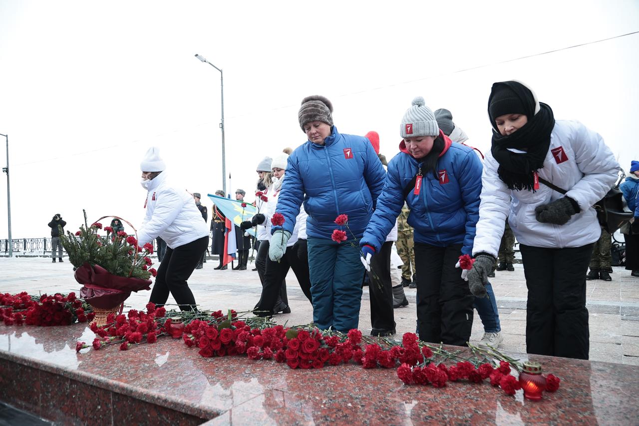 Фоторепортаж церемонии возложения цветов Фоторепортаж церемонии возложения цветов