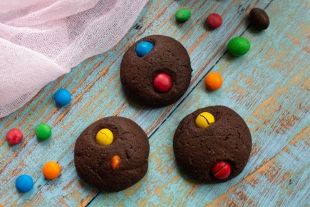 Сладкий восторг: шоколадное печенье с M&M's на ваш стол