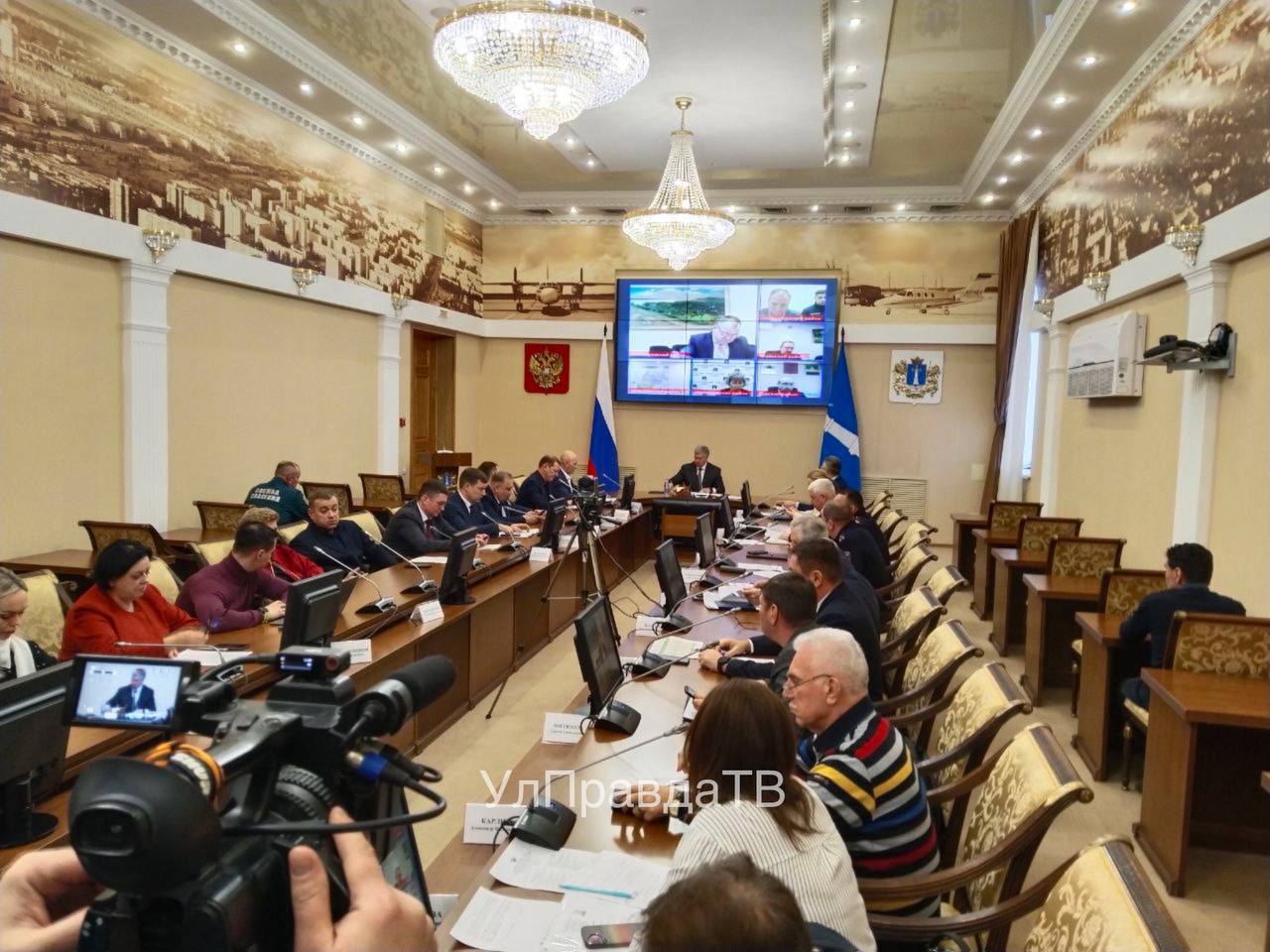 В правительстве началось заседание комиссии по ликвидации ЧС под председательством губернатора Алексея Русских