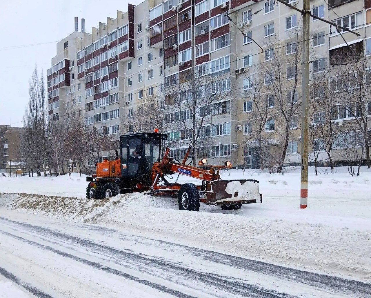 Продолжаем борьбу с последствиями снегопадов Продолжаем борьбу с последствиями снегопадов