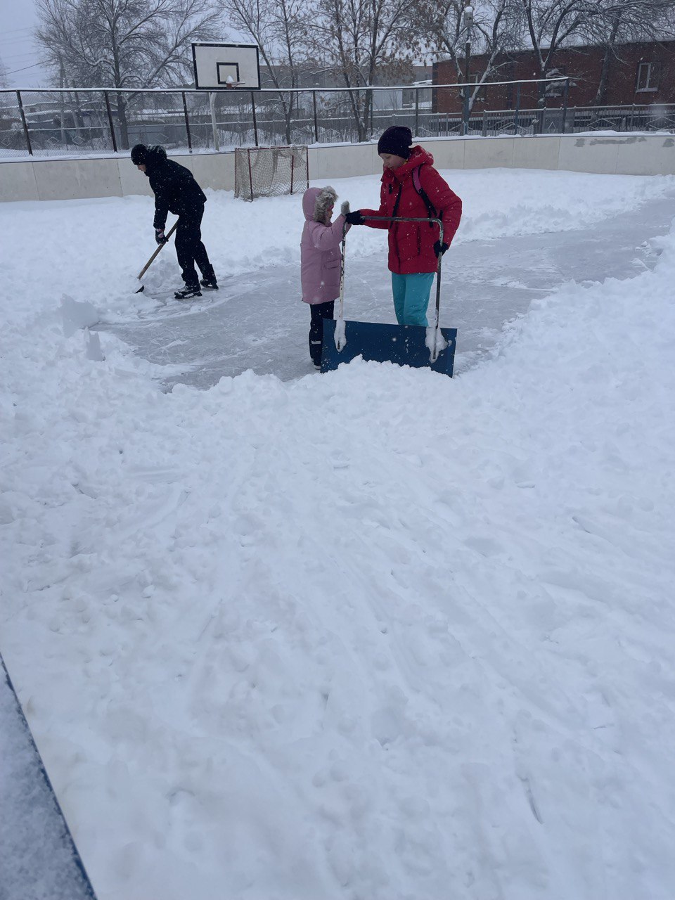 Ульяновские ТОСы помогают городским дорожникам в уборке снега Ульяновские ТОСы помогают городским дорожникам в уборке снега
