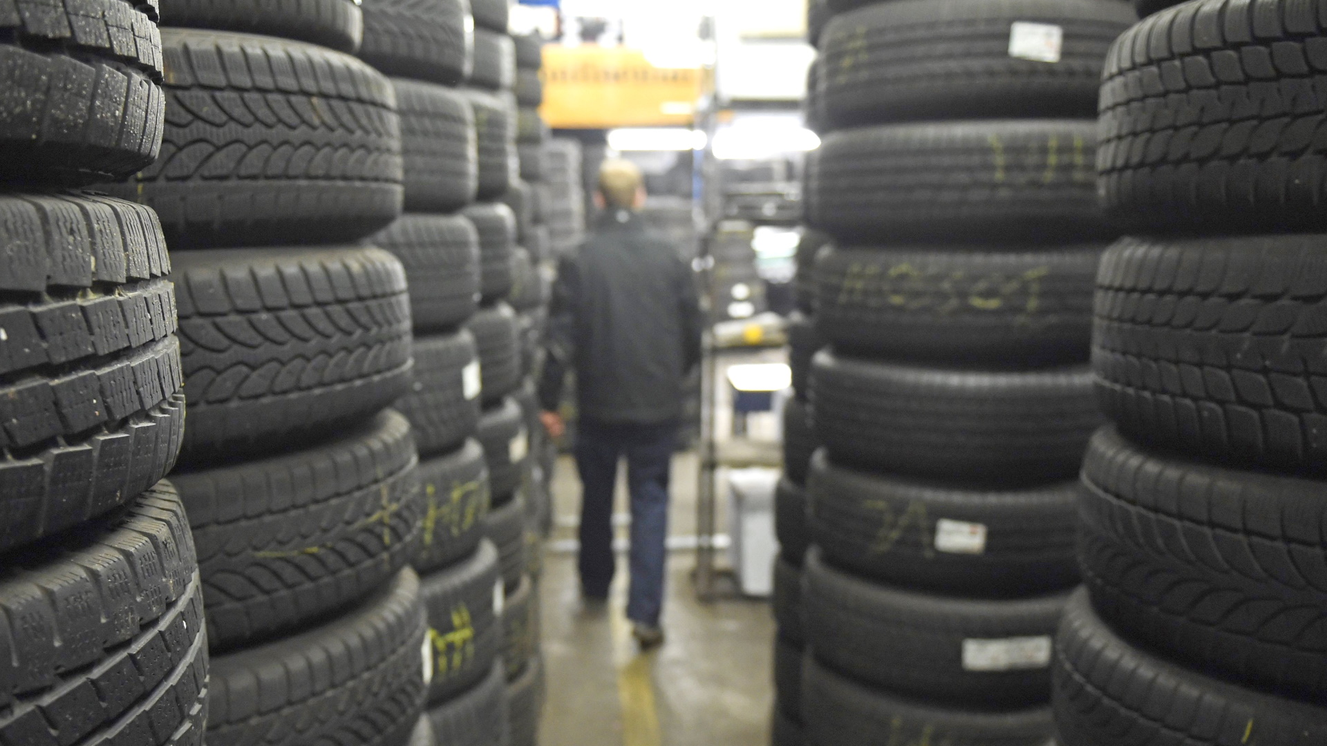 Что надо проверять при покупке б/у резины, рассказал эксперт