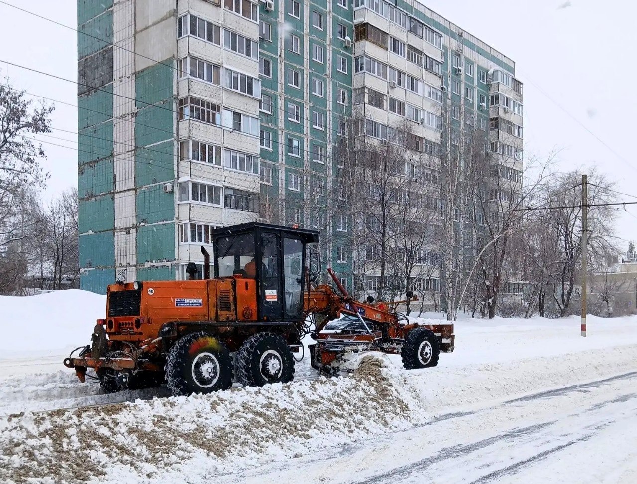Продолжаем борьбу с последствиями снегопадов