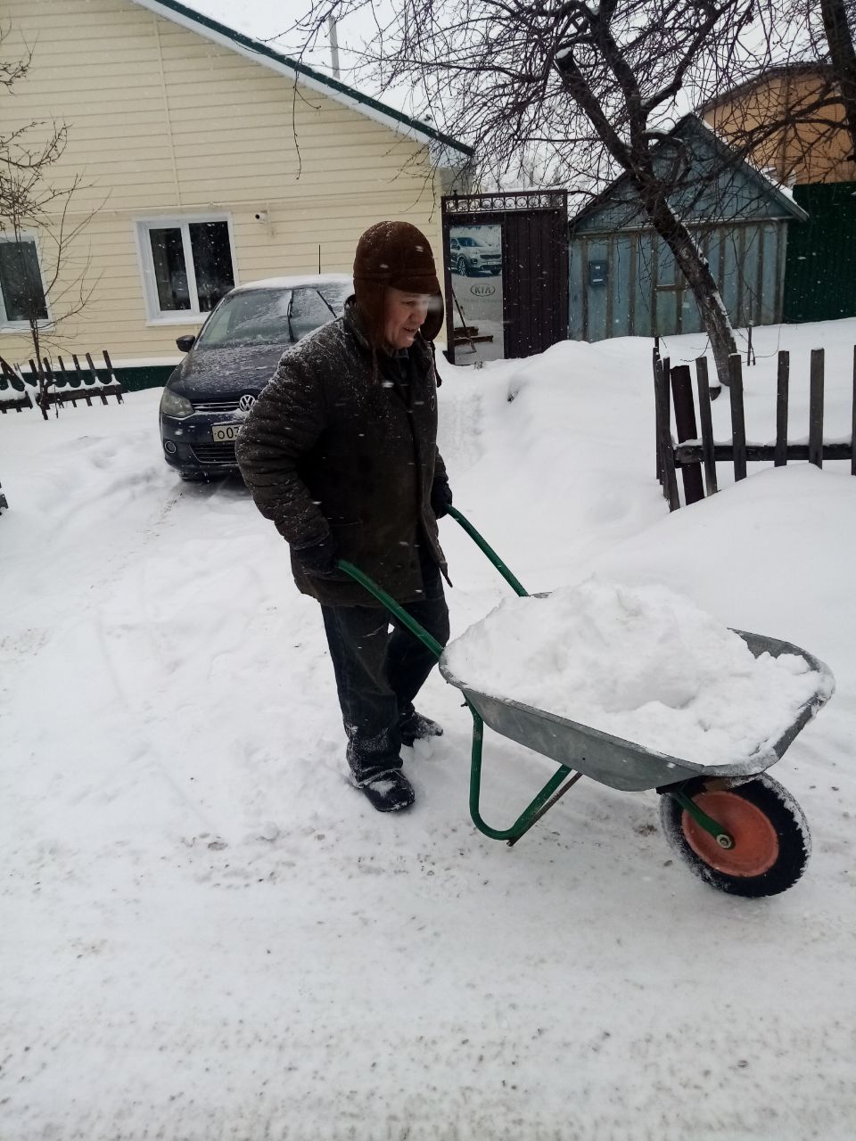 Ульяновские ТОСы помогают городским дорожникам в уборке снега Ульяновские ТОСы помогают городским дорожникам в уборке снега