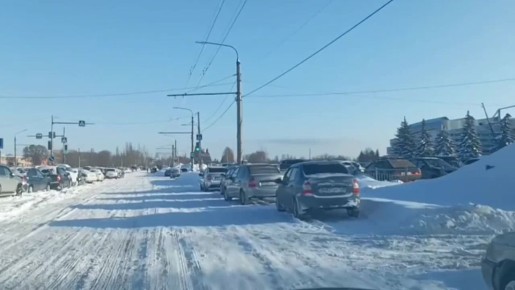 1 февраля троллейбусы не могли проехать на «Авиастар» из-за припаркованных автомобилей