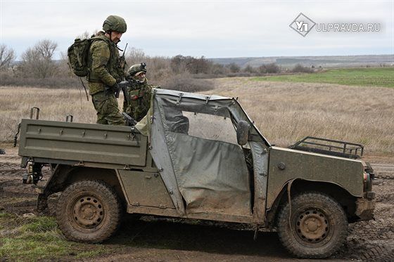 Кавалерия XXI века. Кто и как обеспечивает штурмовиков на передовойЗа каждым броском на вражеский опорник, за каждым захваченным населенным пунктом стоит огромная машина обеспечения: водители, повара, связисты, строители...