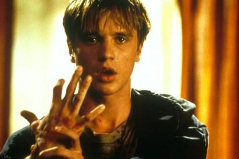 Способы удаления суперклея с рук: полезные советы