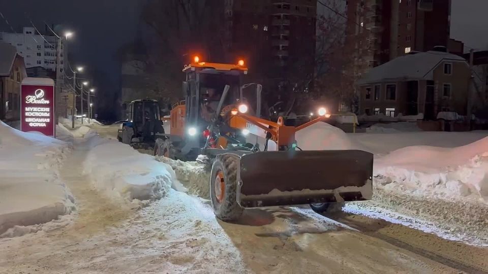 Ульяновские дорожники расчищают от снега улицы частного сектора