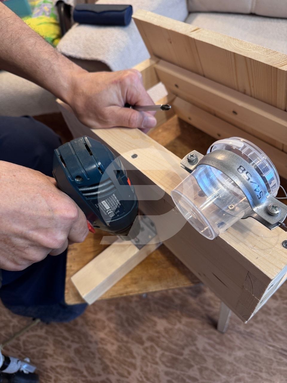 Наш земляк Сергей Ордашевский своими руками делает кормушки и домики для белок Наш земляк Сергей Ордашевский своими руками делает кормушки и домики для белок